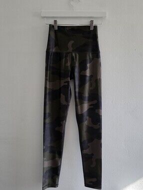 Offline By Aerie | NWOT Dark Green Camo High Waisted Leggings